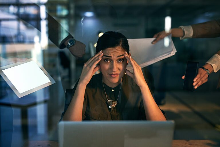 Quando tutto è urgente, niente è recupero: riconoscere e prevenire la pressione sul lavoro